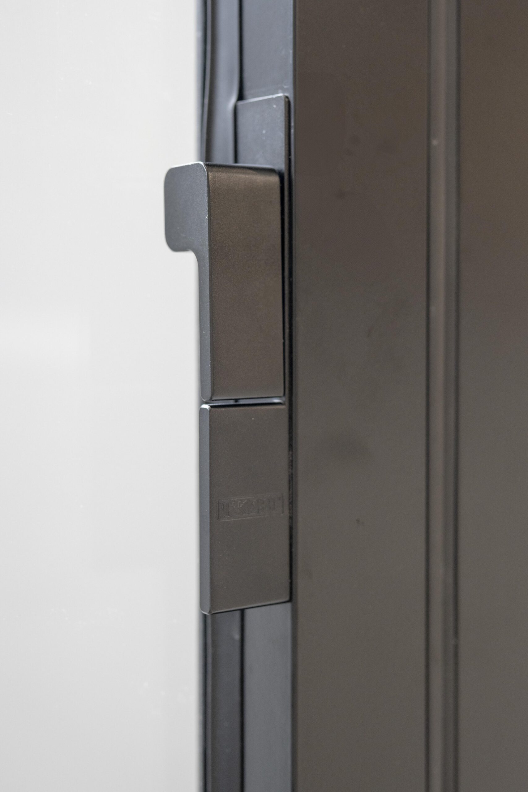 Flush handle