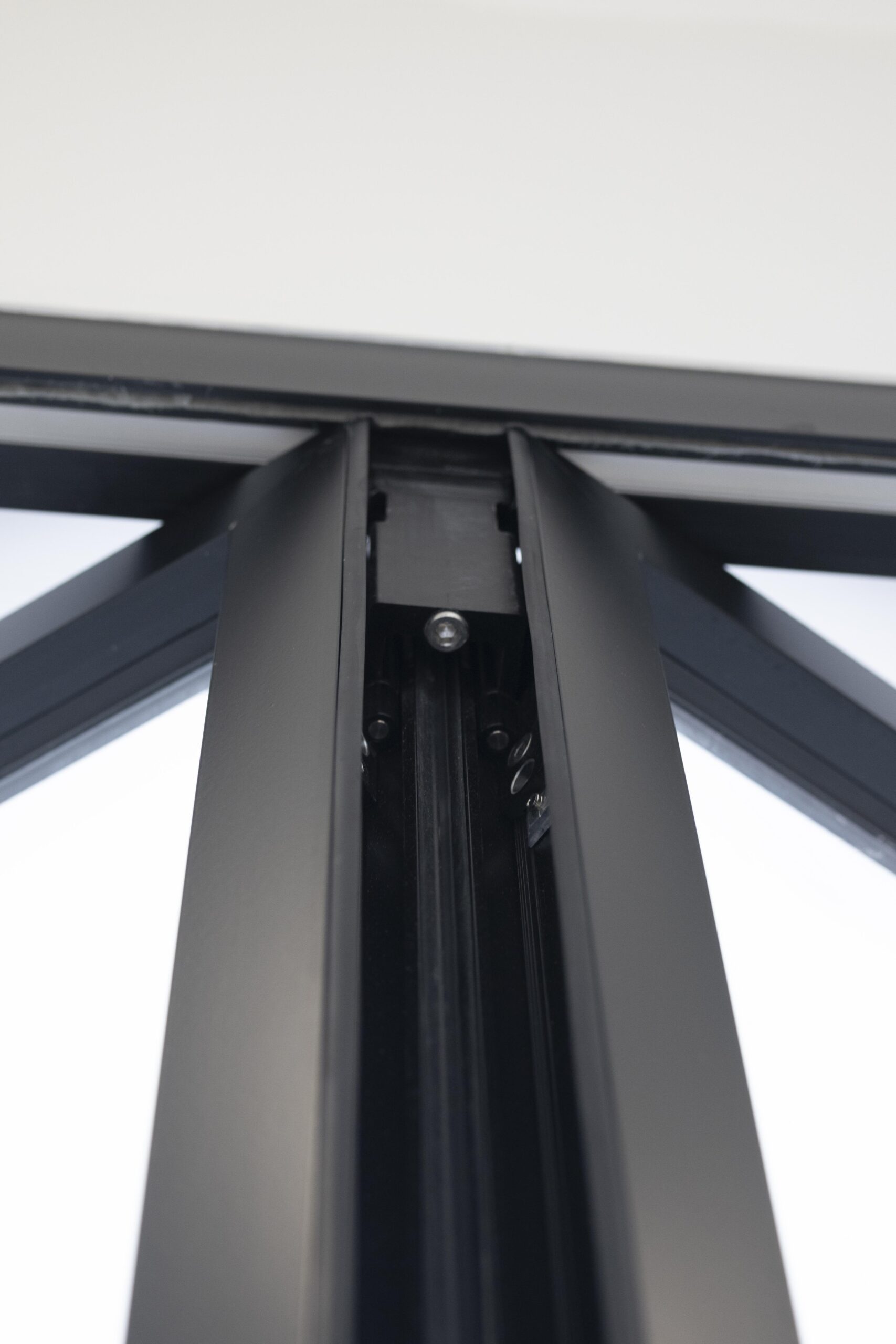 Top load bearing roller for folding doors