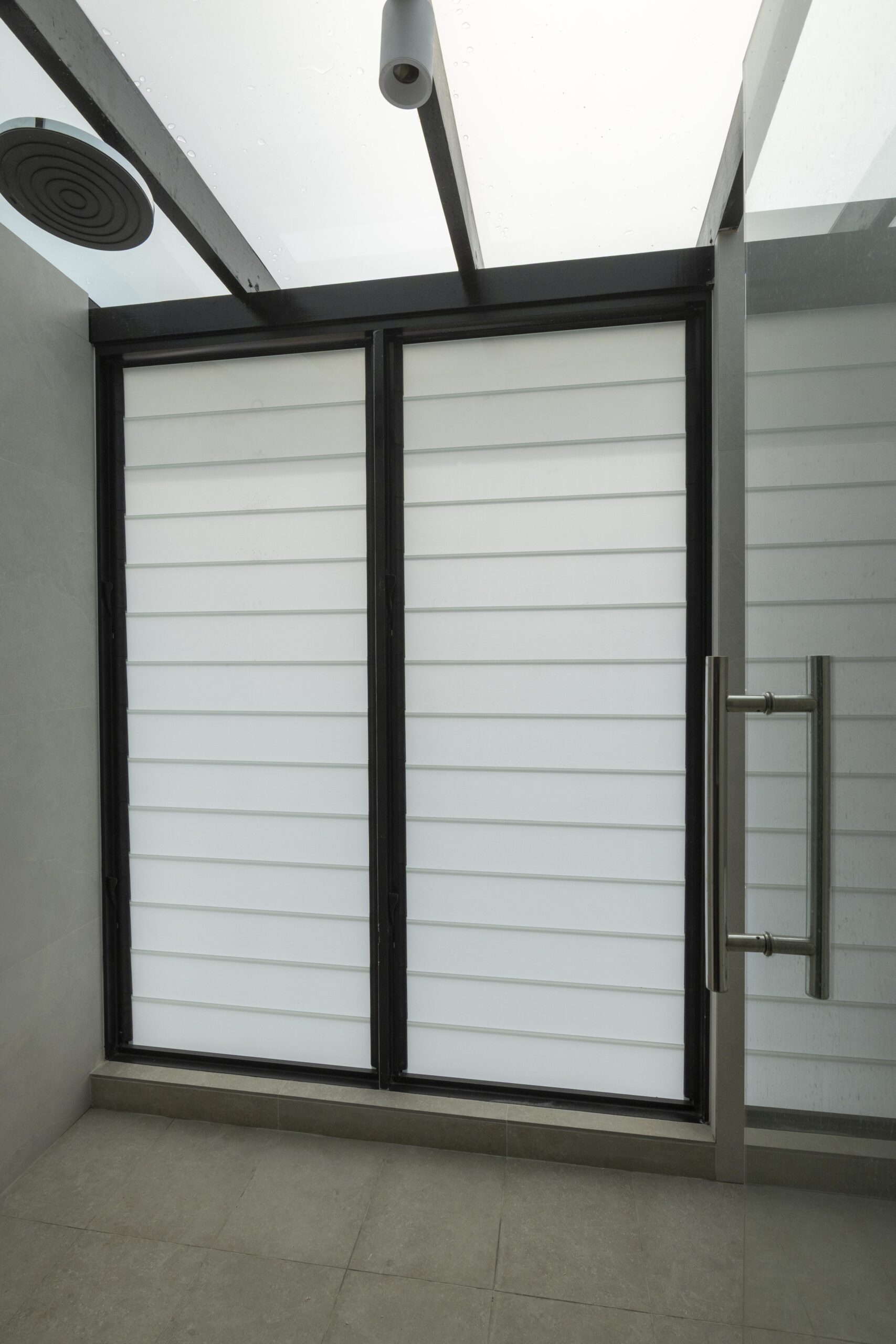 Premium louvre windows with high UV-stabilised frames and secure plastic clips that prevent glass blades from dislodging.