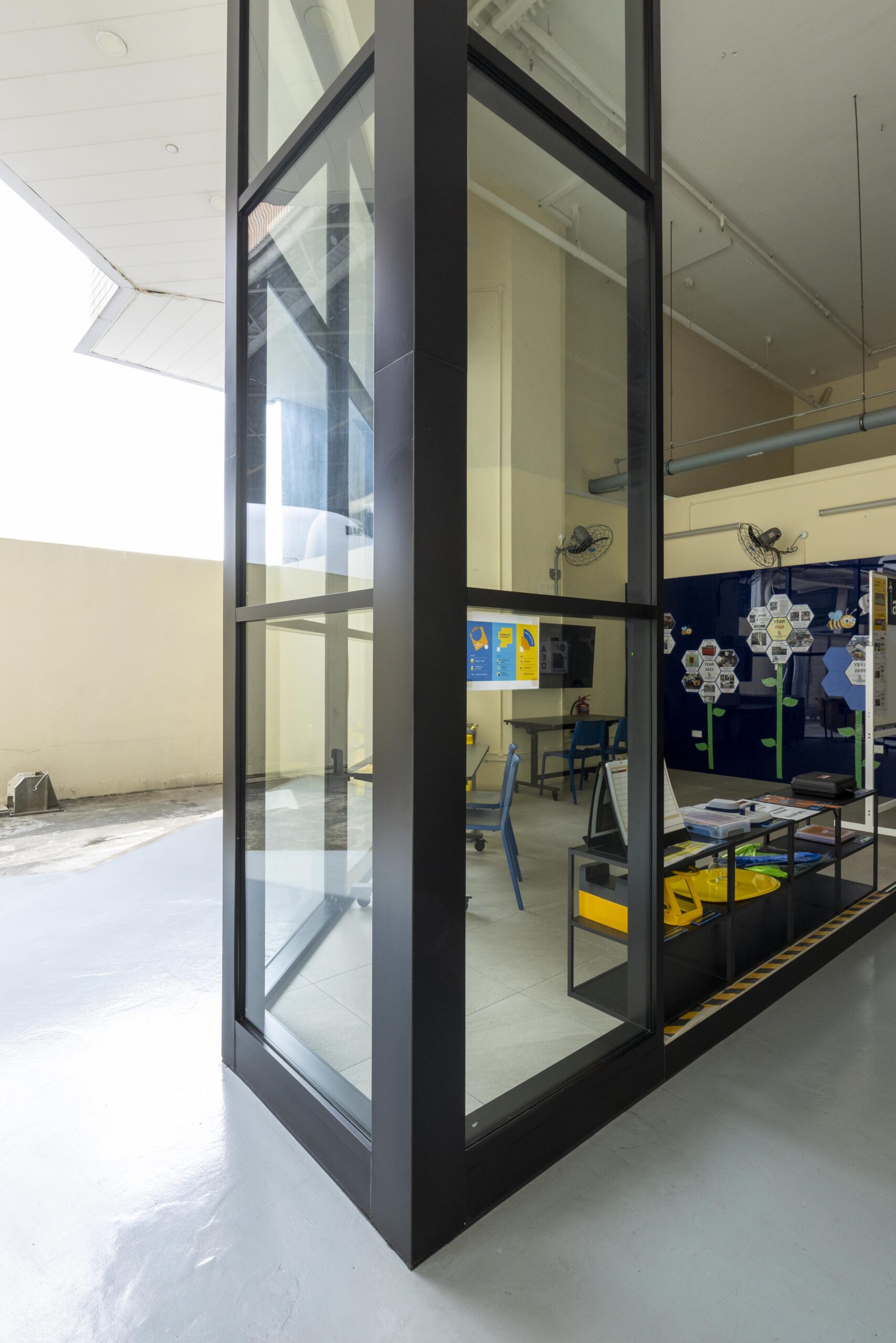 Tempered laminated glass used for industrial-grade curtain wall installation