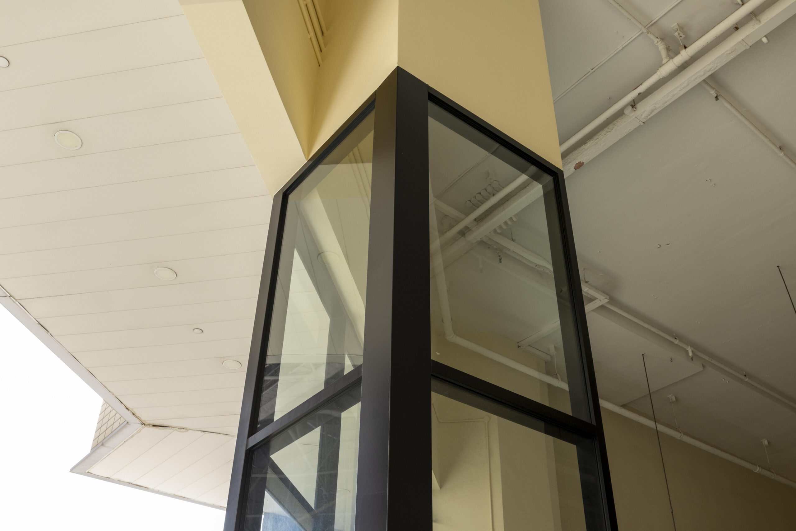 Tempered laminated glass used for industrial-grade curtain wall installation