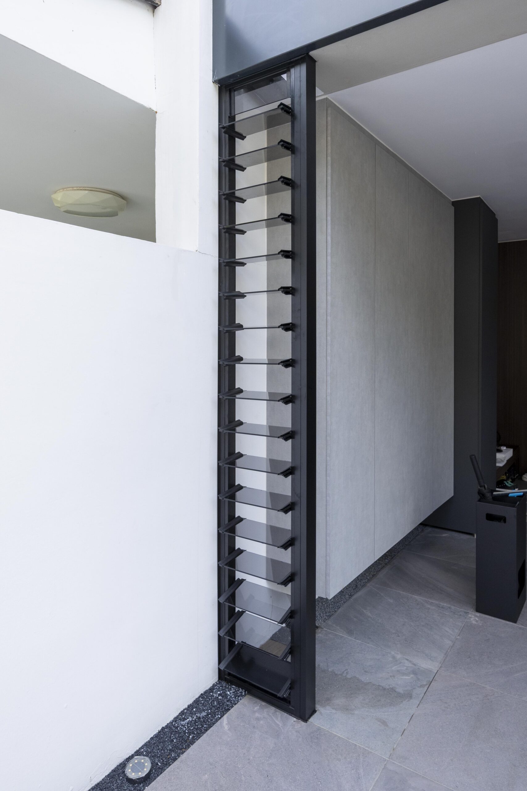 Ventilated and shaded car porch with Breezway Altair louvres used as a family space.