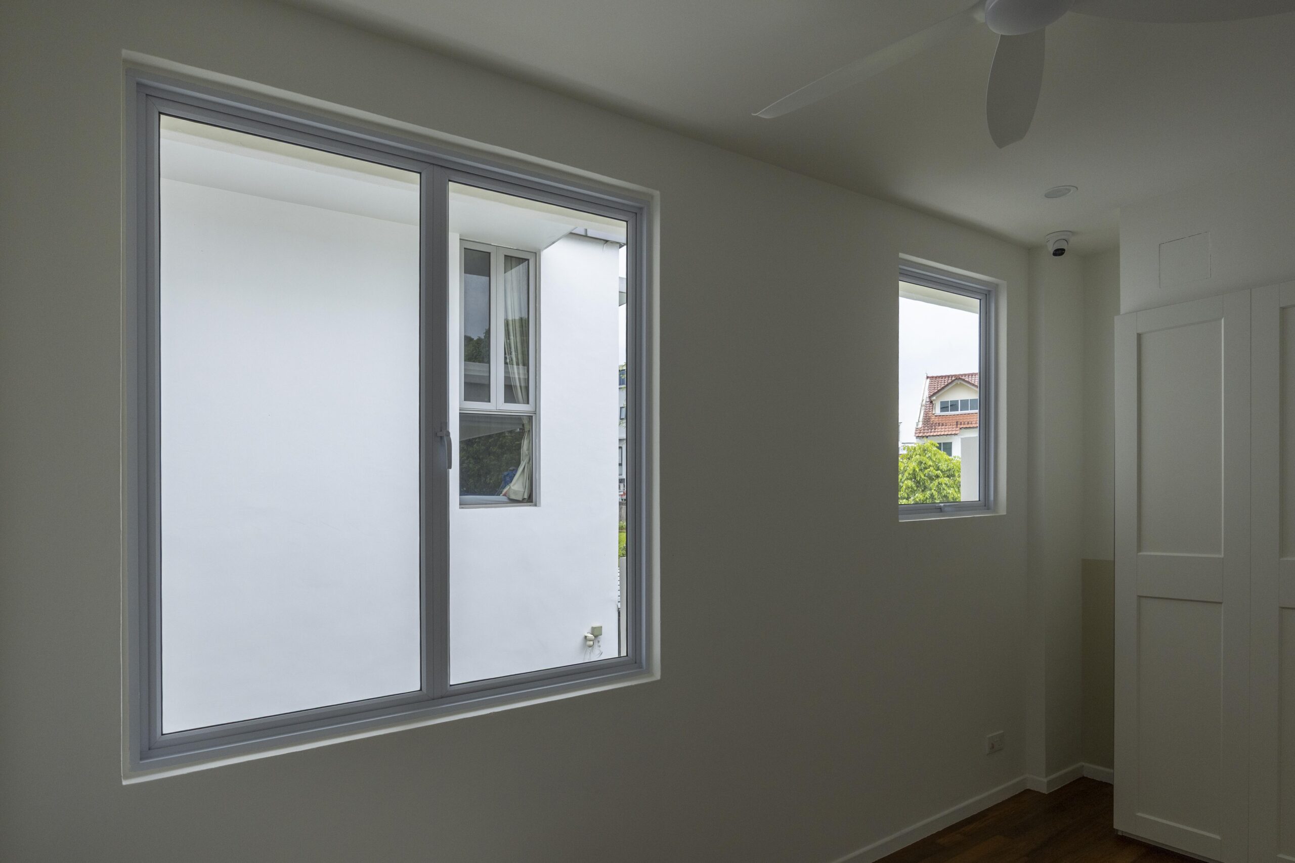 Normal aluminium profile casement windows with clean white finish