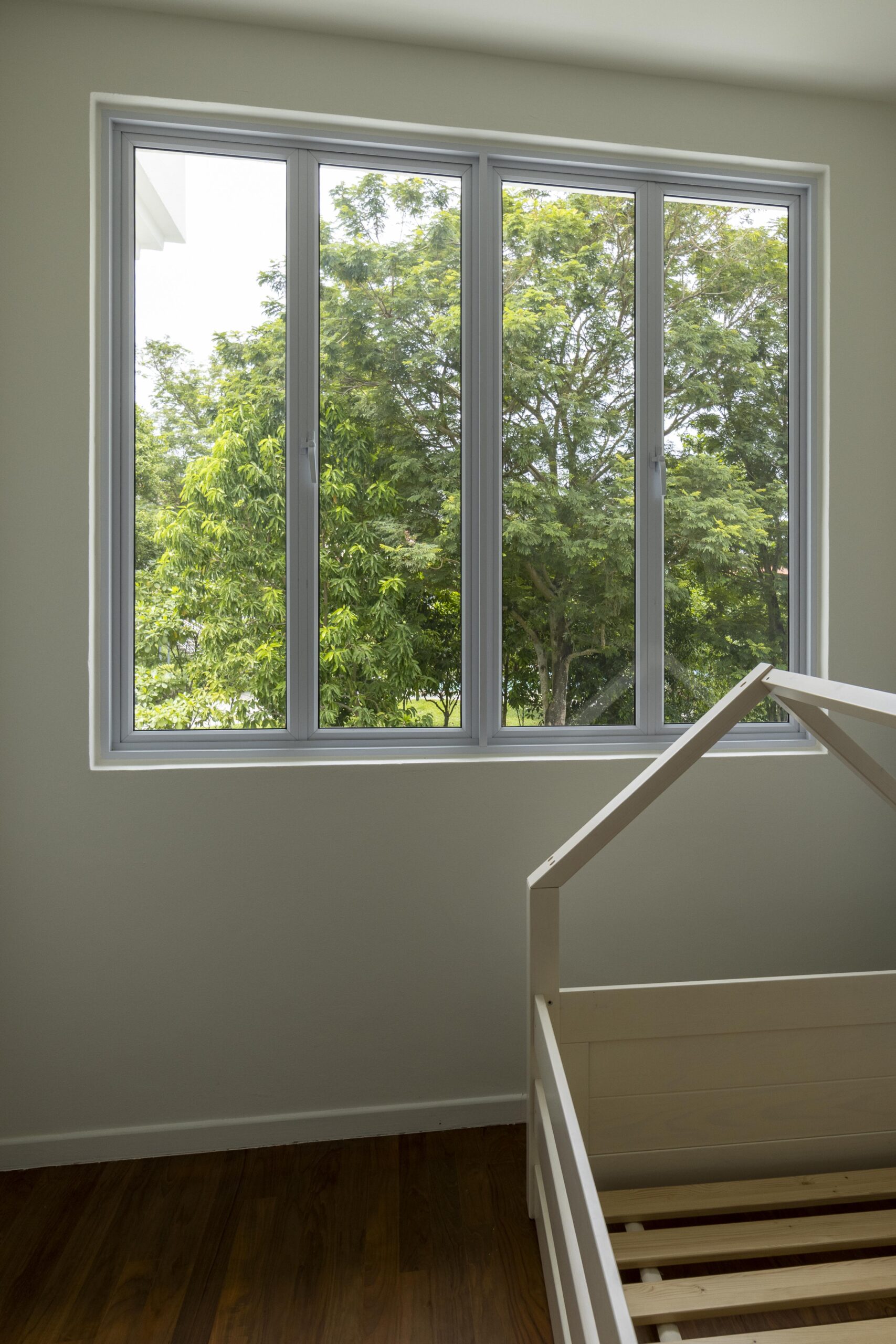 Normal aluminium profile casement windows with clean white finish