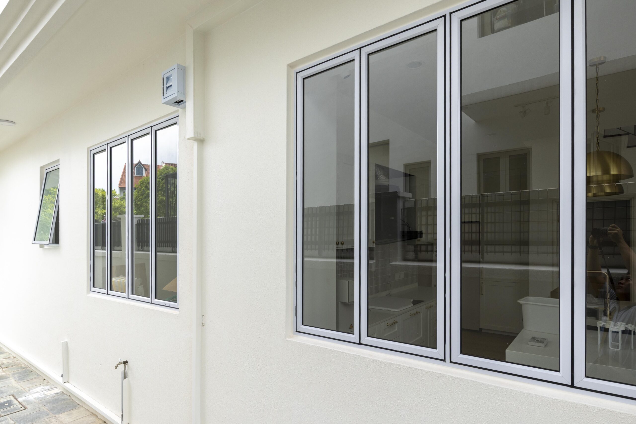 Normal aluminium profile casement windows with clean white finish