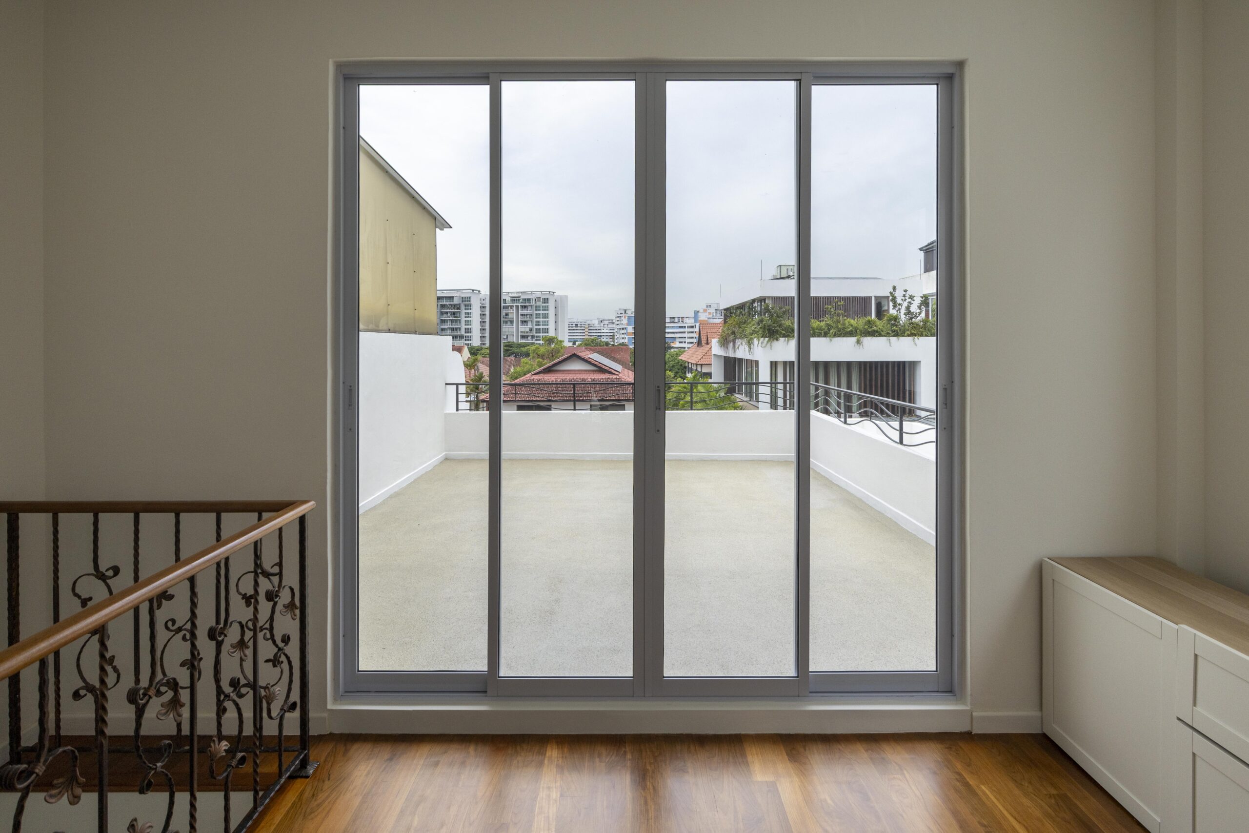Normal aluminium profile sliding doors with clean white finish
