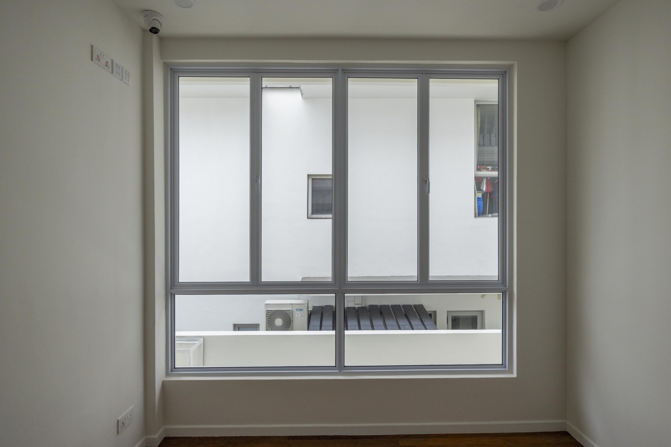 Normal aluminium profile casement windows with clean white finish