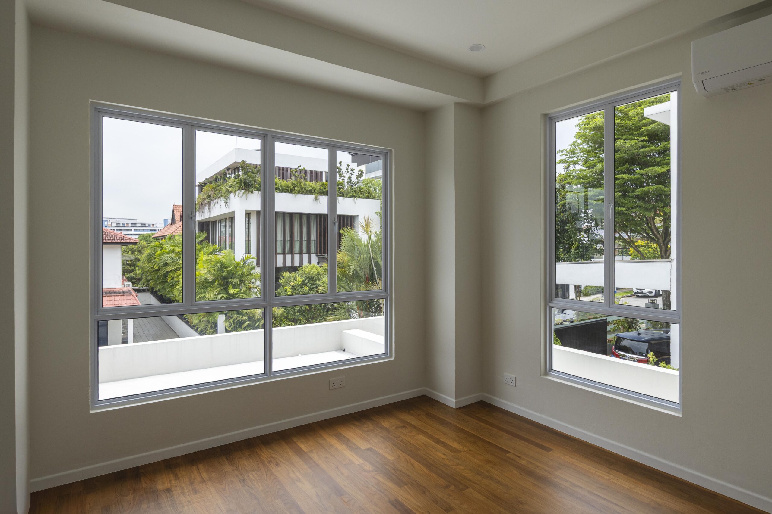 Normal aluminium profile casement windows with clean white finish