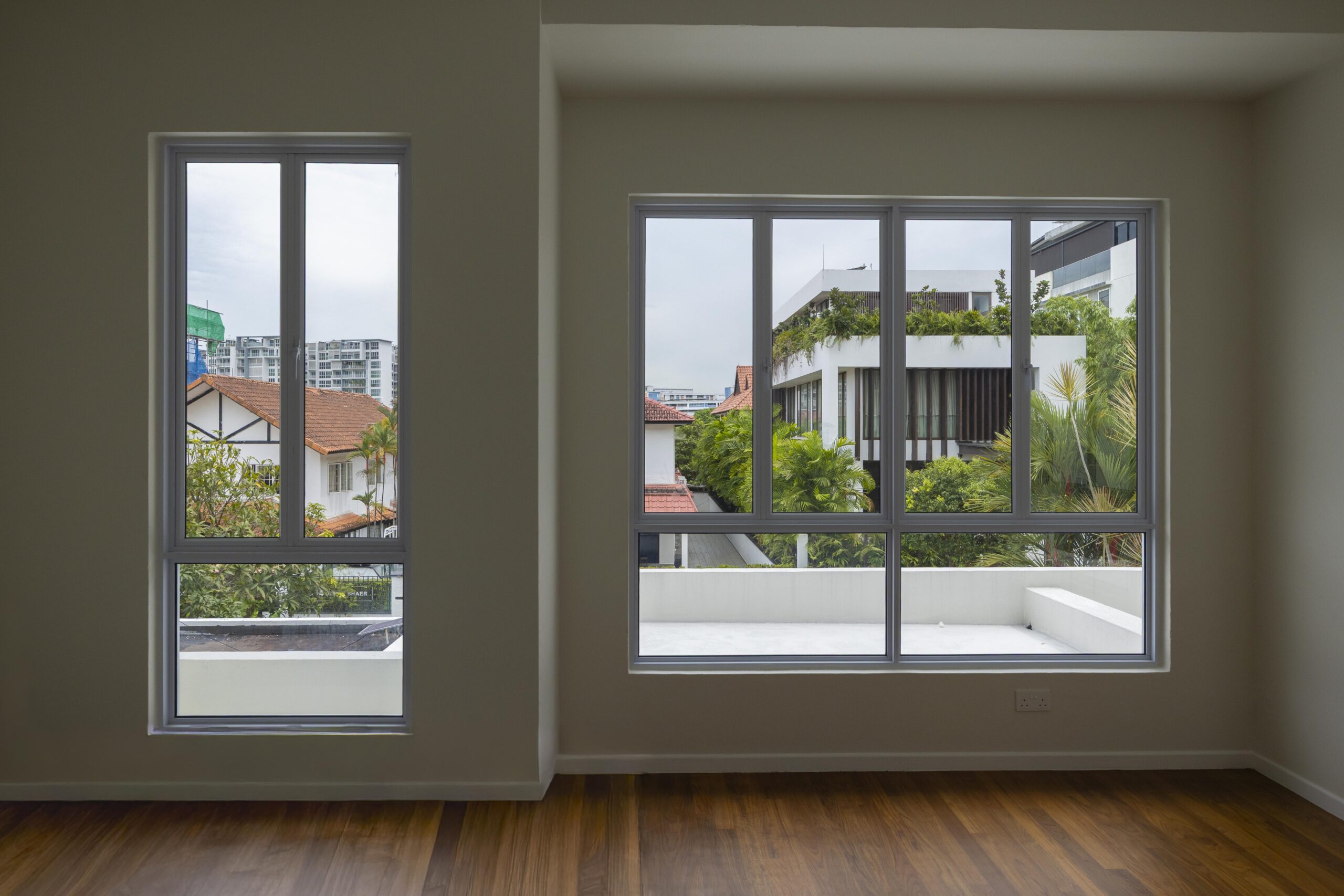 Normal aluminium profile casement windows with clean white finish
